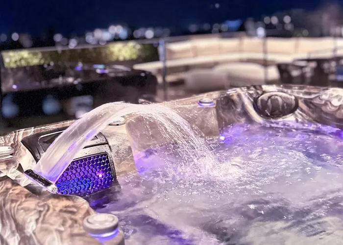 Malberry Park 202 - Modern 2bedroom With Shared Heated Pool, Sauna, Gym, Jacuzzi パ フォス