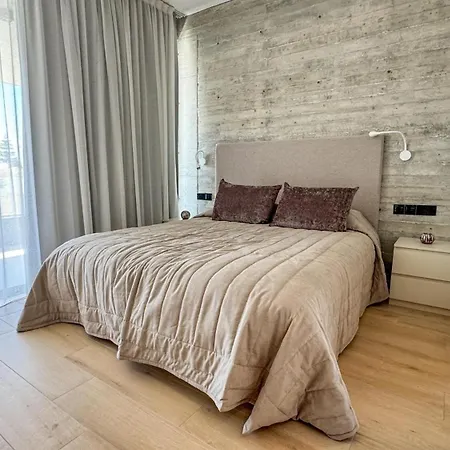 Malberry Park 202 - Modern 2bedroom With Shared Heated Pool, Sauna, Gym, Jacuzzi *