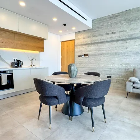 Malberry Park 202 - Modern 2bedroom With Shared Heated Pool, Sauna, Gym, Jacuzzi דירה פאפוס