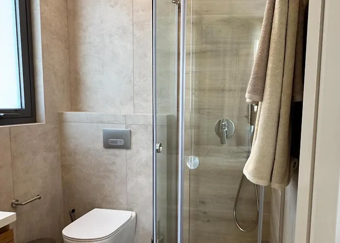 Malberry Park 202 - Modern 2bedroom With Shared Heated Pool, Sauna, Gym, Jacuzzi * Paphos