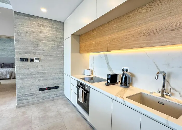 Malberry Park 202 - Modern 2bedroom With Shared Heated Pool, Sauna, Gym, Jacuzzi Apartamento Paphos